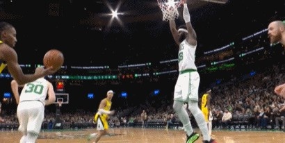 声东击西！豪泽妙传骗过两人补防助攻科塔暴扣得分